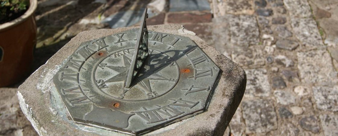 Histoire de l’horlogerie partie I : le cadran solaire