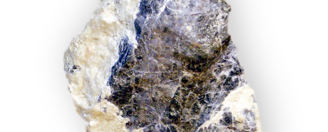 Les pierres fines : la cancrinite