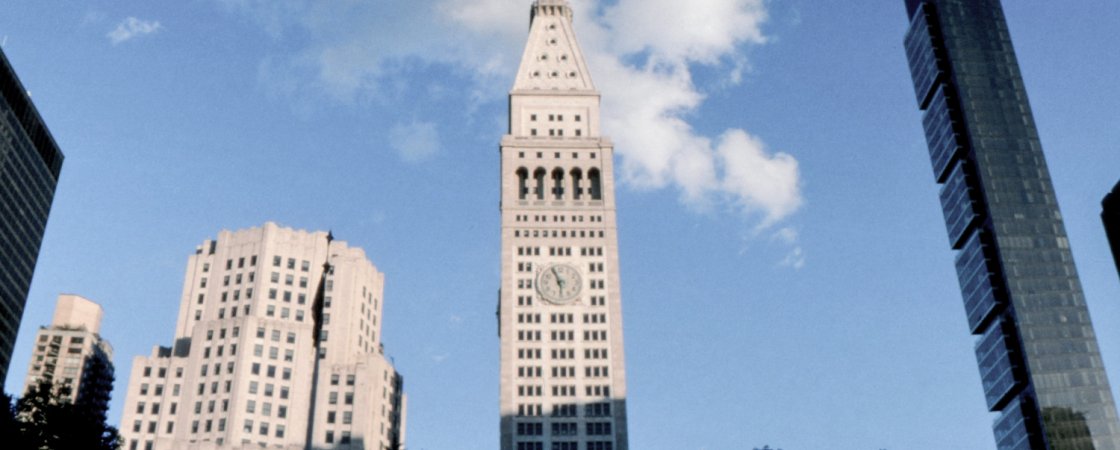 Les horloges de la Metropolitan Life Tower : une création massive